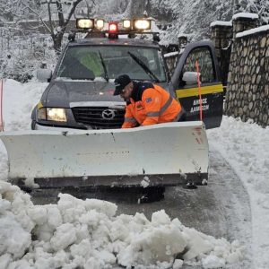 Πολύ χιόνι και στα ορεινά χωριά της Λαμίας - Στη μάχη με τον χιονιά από το ξημέρωμα οι άνθρωποι του Δήμου Λαμιέων