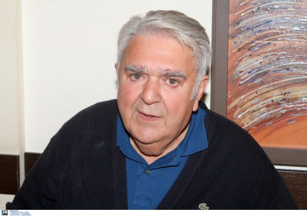 Ο Πασχάλης Τερζής επιστρέφει με επανεκτέλεση γνωστού τραγουδιού – Δείτε το βίντεο