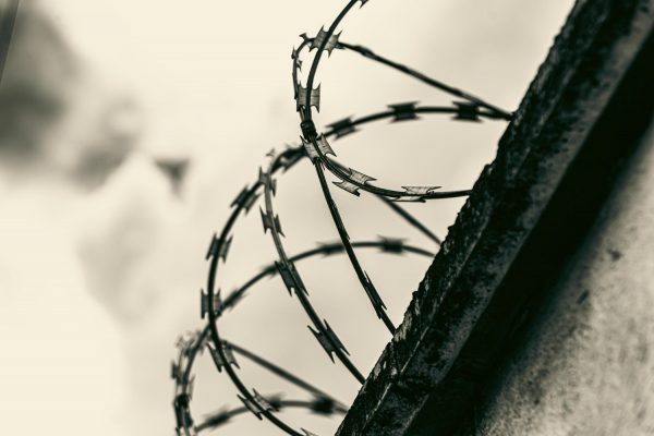 Χαλκιδική: Απέδρασε κρατούμενος από τις φυλακές Κασσάνδρας – Ανθρωποκυνηγητό για τον εντοπισμό του