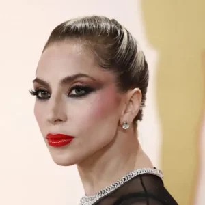 Η Lady Gaga θα εμφανιστεί στη σκηνή των Grammy