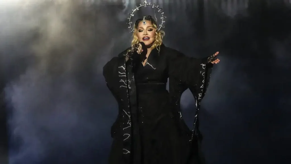 Η «βασίλισσα της ποπ» Madonna στα Μετέωρα – Επισκέφθηκε την Ιερά Μονή Βαρλαάμ