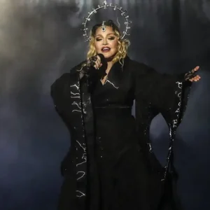 Η «βασίλισσα της ποπ» Madonna στα Μετέωρα – Επισκέφθηκε την Ιερά Μονή Βαρλαάμ