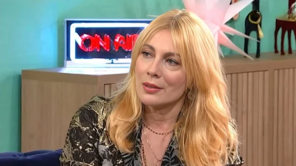 Σμαράγδα Καρύδη: «Η Ελισάβετ Κωνσταντινίδου πιέζει τον Γιώργο Καπουτζίδη να κάνει ταινία το “Πάρα Πέντε”»