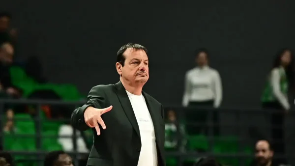 Έξαλλος ο Αταμάν: Πήρε time out με την Βίρτους και δεν μίλησε στους παίκτες του - Βίντεο