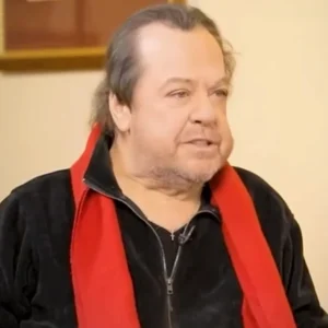 Γιάννης Πάριος: «Ναι, μεγάλωσε αλλά θα τον γράψει η ιστορία, εσάς;» – Ξέσπασε συνεργάτης του μετά από επικριτικά σχόλια για τον καλλιτέχνη