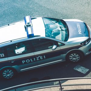 Μεγάλη επιχείρηση της αστυνομίας σε σχολείο στη Νυρεμβέργη μετά τις μαρτυρίες για μαθητή με όπλο