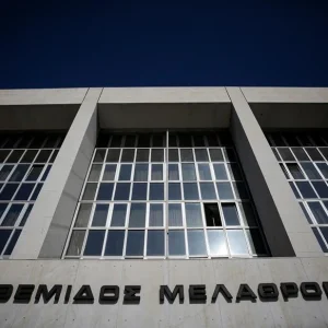 Απόφαση - σταθμός του Αρείου Πάγου για το ευρύτερο Δημόσιο: Η συνταξιοδότηση δεν είναι λόγος απόλυσης, ούτε μισθολογικού υποβιβασμού