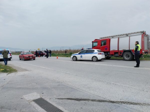 Σοβαρό τροχαίο στο δρόμο Λάρισας-Τυρνάβου – Μεγάλη κινητοποίηση – Τρεις τραυματίες (φωτ. & βίντεο)