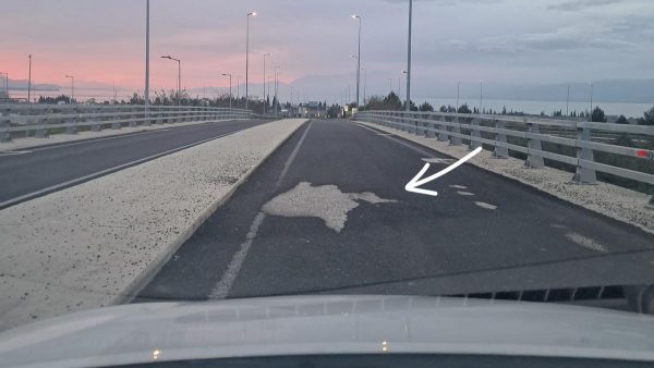 Λακκούβες στο δρόμο για Αγία Μαρίνα