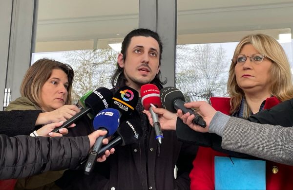 Τέμπη – Συγκλονίζει η μαρτυρία επιζώντα: «Η ζωή μου έχει σταματήσει – Ακούγαμε κραυγές για βοήθεια» (βίντεο)