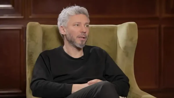 Αλκίνοος Ιωαννίδης: Η απάντηση για την «κόντρα» με τον Αχιλλέα Μπέο, η τραγωδία των Τεμπών και η τραπ μουσική