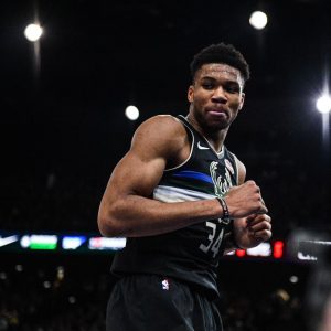 Γιάννης Αντετοκούνμπο στους συμπαίκτες του στους Μπακς: «Η προσοχή πρέπει να είναι στο μπάσκετ και όχι στις φήμες»: