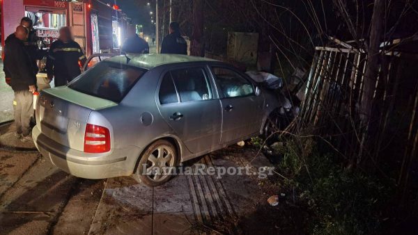 Λαμία: Αυτοκίνητο τυλίχτηκε στις φλόγες μετά από τροχαίο (ΒΙΝΤΕΟ-ΦΩΤΟ)