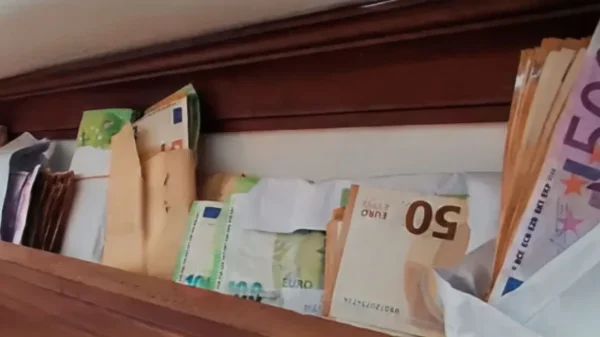 Ρόδος: Το κυνήγι θησαυρού των αστυνομικών στο σπίτι - θησαυροφυλάκιο της υπαλλήλου της Πολεοδομίας, ακόμη και βυζαντινά νομίσματα κατείχε δεύτερος κατηγορούμενος