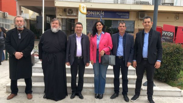 Κατάθεση στεφάνων από τους μαθητές των σχολείων της Αταλάντης για τον εορτασμό της εθνικής επετείου της 25ης Μαρτίου 1821