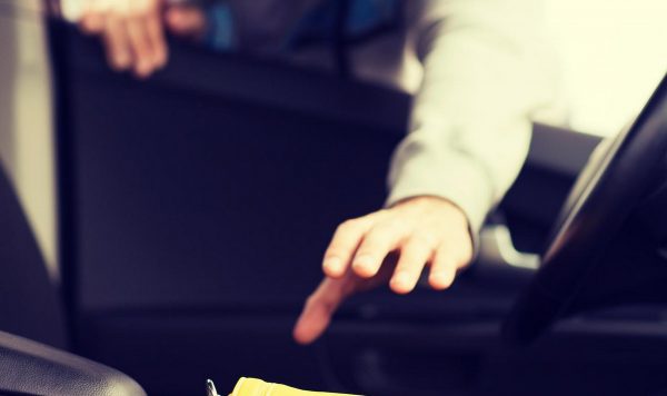 Λαμία: Βρήκε ευκαιρία πάνω στον καυγά να κλέψει τσαντάκι