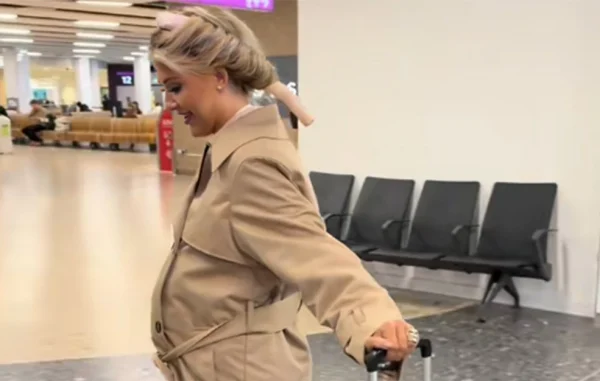 Υποδύθηκε την έγκυο για να μην πληρώσει βαλίτσα στο αεροδρόμιο – Το βίντεό της έχει 1,3 εκατ. views