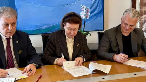 Υπεγράφη σύμβαση για τη λειτουργία σχολών για την παραδοσιακή τέχνη της πέτρας στον Πεντάλοφο Κοζάνης και στα Λαγκάδια Αρκαδίας