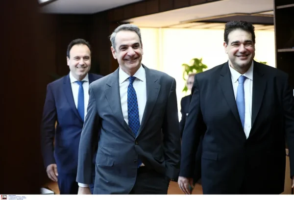 Καταργούνται «δημοφιλή» πιστοποιητικά – Τι αλλάζει για πολίτες και επιχειρήσεις με gov.gr και MyStreet