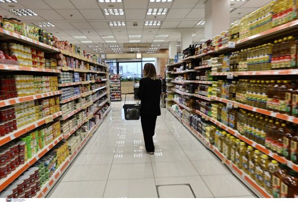 Παρέμβαση για 1.000 κωδικούς σε σούπερ μάρκετ λίγο πριν το πακέτο της ΔΕΘ - Παγώνουν και οι τιμές των σχολικών στα ράφια