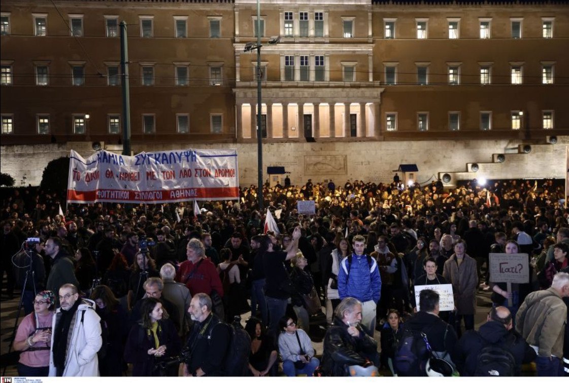 Γεμίζει το Σύνταγμα για το νέο συλλαλητήριο για την τραγωδία στα Τέμπη