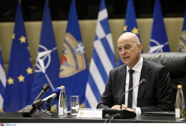 Δένδιας: Οι Ένοπλες Δυνάμεις προστατεύουν την εθνική κυριαρχία, δεν διαπραγματεύονται