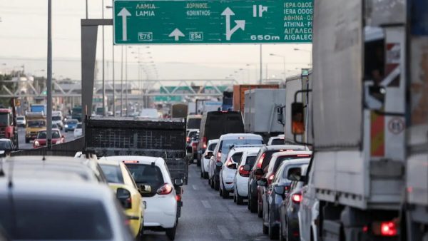 «Στο κόκκινο» όλη η Αθήνα – Μποτιλιάρισμα σε Κηφισό, κέντρο και παραλιακή