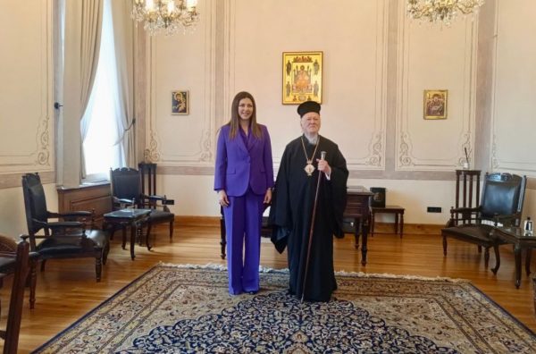 Στην Κωνσταντινούπολη η Σ. Ζαχαράκη - Συναντήθηκε με τον Οικουμενικό Πατριάρχη