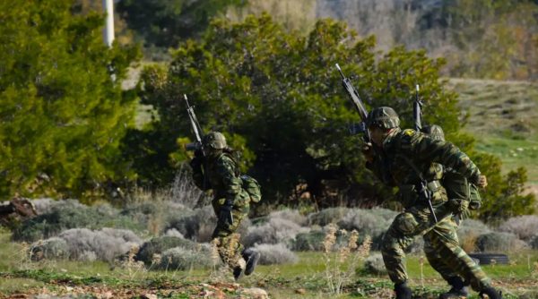Ένοπλες Δυνάμεις: Οι λόγοι πίσω από τις αυξήσεις στο νέο μισθολόγιο – Στα 1.186 ευρώ ο καθαρός πρώτος μισθός του νέου Ανθυπολοχαγού