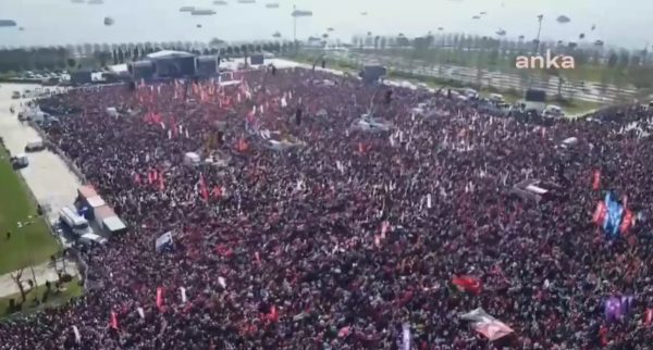 Τουρκία: Κακοποίηση και ψυχολογικά βασανιστήρια σε φοιτητές που διαδήλωναν υπέρ του Ιμάμογλου καταγγέλλει η αντιπολίτευση