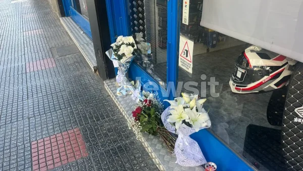 Βόλος: «Τα παιδιά εκτοξεύτηκαν πάνω από το αγροτικό» λέει φίλη του ζευγαριού – Λουλούδια και κεριά στο κατάστημα που διατηρούσε