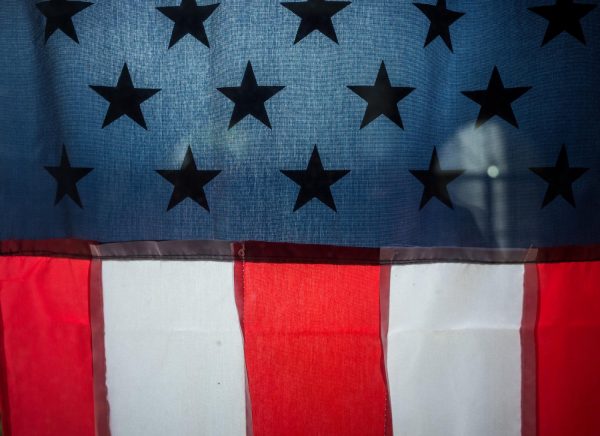 «Οι δασμοί θα παραμείνουν σε ισχύ για ημέρες, μπορεί και για εβδομάδες» δηλώνει ο υπουργός Εμπορίου των ΗΠΑ