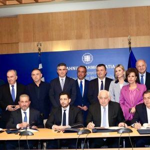 Υπεγράφησαν οι συμβάσεις για τα σιδηροδρομικά έργα αποκατάστασης σε Θεσσαλία και Στερεά Ελλάδα