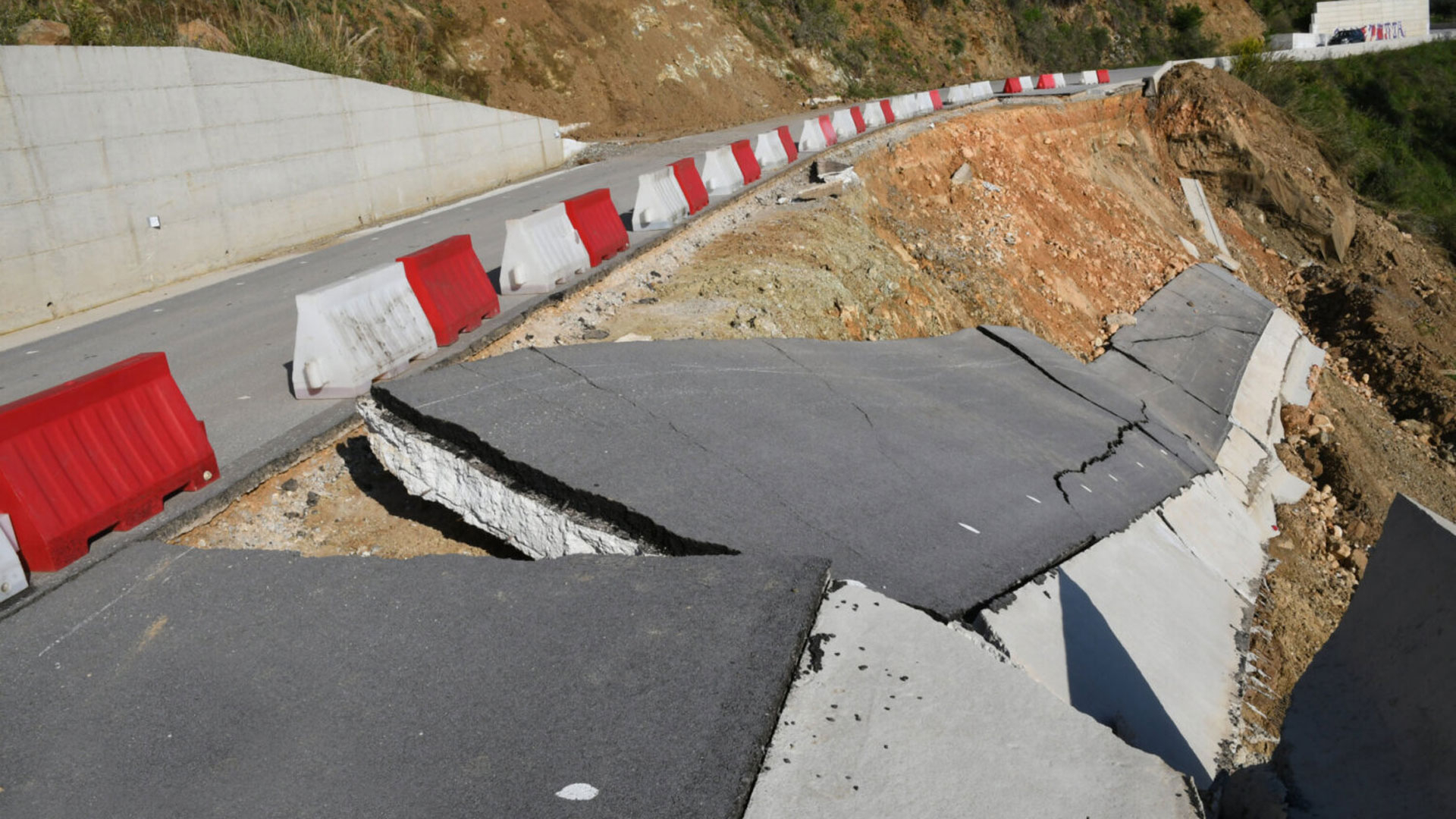Ρακοπόταμος - Κεραμίδι: Η ιστορία του δρόμου στη Θεσσαλία που έγινε διάσημος μετά την κατάρρευσή του - «Πόλεμος» για τις ευθύνες