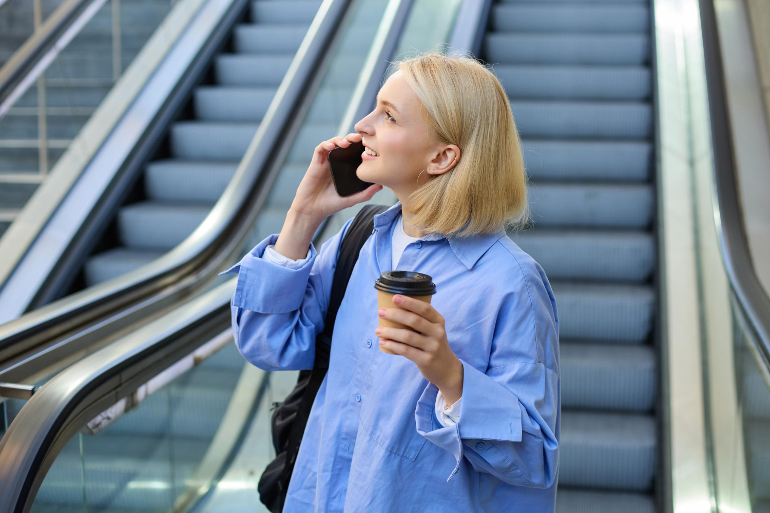 Γιατί περπατάμε πάνω-κάτω όταν μιλάμε στο τηλέφωνο: Η ψυχολογία έχει την εξήγηση