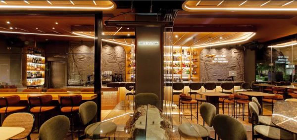 Λαμία: 10 χρόνια Two Saints - Ένα 6ήμερο πάρτι για την ιστορία της νυχτερινής Λαμίας!