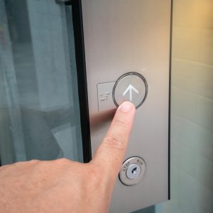 Ανελκυστήρες πολυκατοικιών: Όλα όσα πρέπει να γίνουν έως τις 30 Ιουνίου 2025