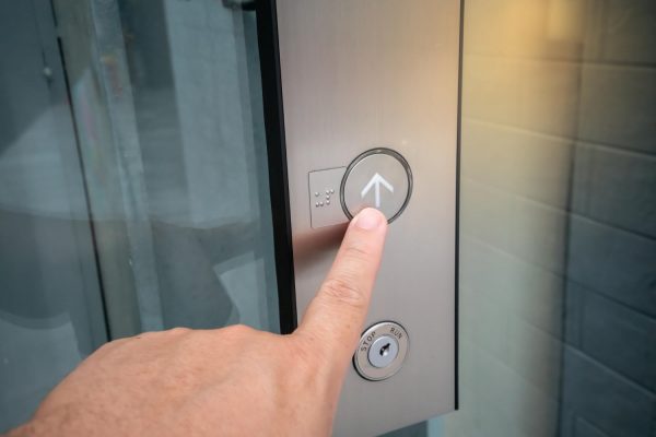 Ανελκυστήρες πολυκατοικιών: Όλα όσα πρέπει να γίνουν έως τις 30 Ιουνίου 2025