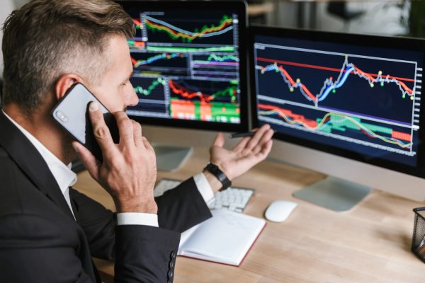 Ο Τραμπ πυροδότησε «χρηματιστηριακή σφαγή» στην Ασία – Μεγαλώνει ο φόβος ύφεσης στις ΗΠΑ