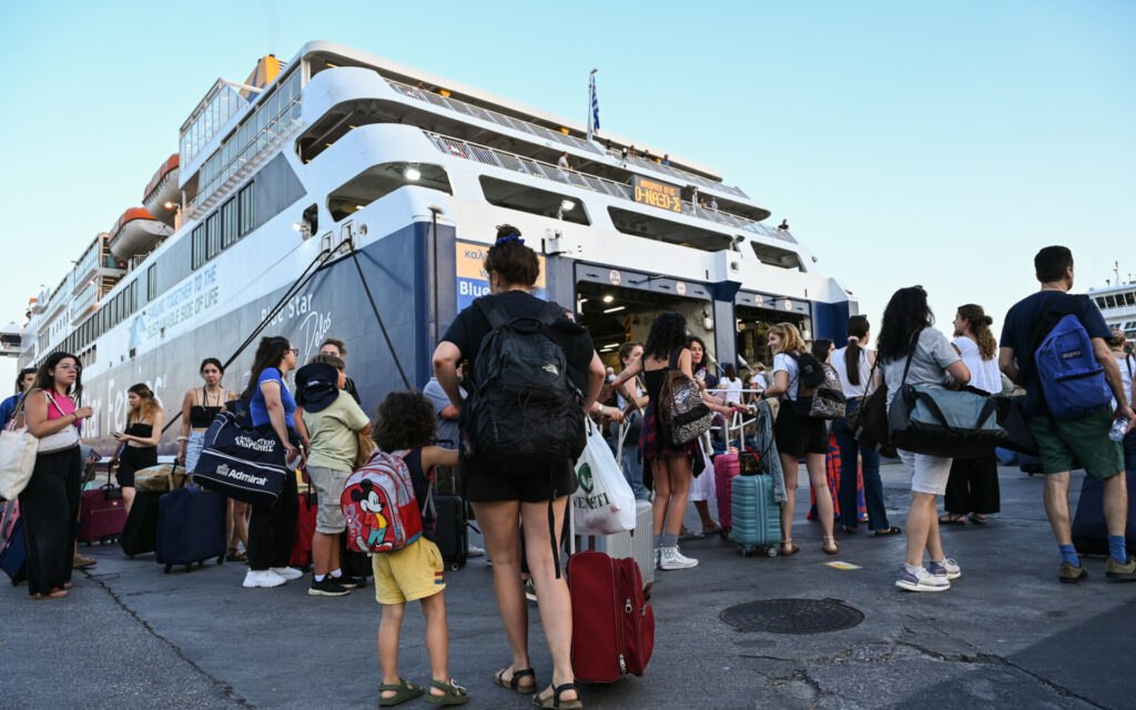 Εξαφανίζονται τα εισιτήρια για τα περισσότερα νησιά το Πάσχα – Oι τιμές των ακτοπλοϊκών