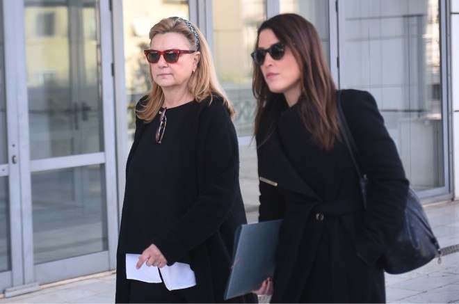 Νίνου στη δίκη Φιλιππίδη: Στέκομαι δίπλα στον Πέτρο, δεν είναι βιαστής, με κακοποιούν μέσα και έξω από την αίθουσα