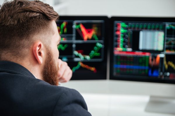 Παγκόσμια αναταραχή από τους δασμούς Τραμπ – Νέα βουτιά στις ευρωγορές, στο «κόκκινο» και η Αθήνα