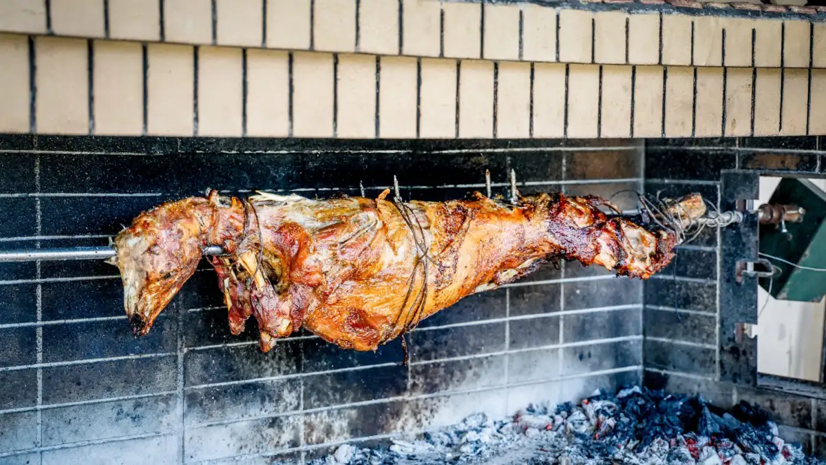 Καλάθι του Πάσχα: Από 11 έως 13 ευρώ το κιλό η τιμή στα αρνιά και τα κατσίκια