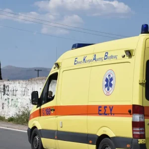 Περιστέρι: Λεωφορείο συγκρούστηκε με αυτοκίνητο – Τρεις τραυματίες, ανάμεσά τους και ένας ανήλικος