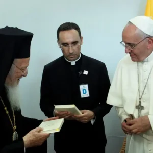 Κηδεία Πάπα Φραγκίσκου: «Ο αδελφός Φραγκίσκος θα προσεύχεται από τον Παράδεισο» είπε ο Οικουμενικός Πατριάρχης Βαρθολομαίος