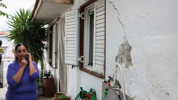 Βούτες: Εκκενώνονται τουλάχιστον τέσσερα σπίτια μετά τις ρηγματώσεις - Η περιοχή θα κηρυχθεί σε κατάσταση έκτακτης ανάγκης, λέει ο Λέκκας