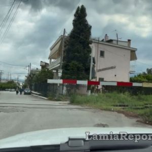 Χαλασμένη μπάρα στην ισόπεδη διάβαση στη Μεγάλη Βρύση