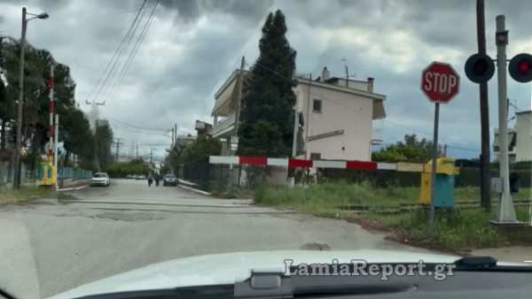 Χαλασμένη μπάρα στην ισόπεδη διάβαση στη Μεγάλη Βρύση