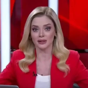 Σεισμός στην Κωνσταντινούπολη: Η στιγμή που παρουσιάστρια του CNN Turk νιώθει τη σεισμική δόνηση των 6,2 Ρίχτερ και τρέμει