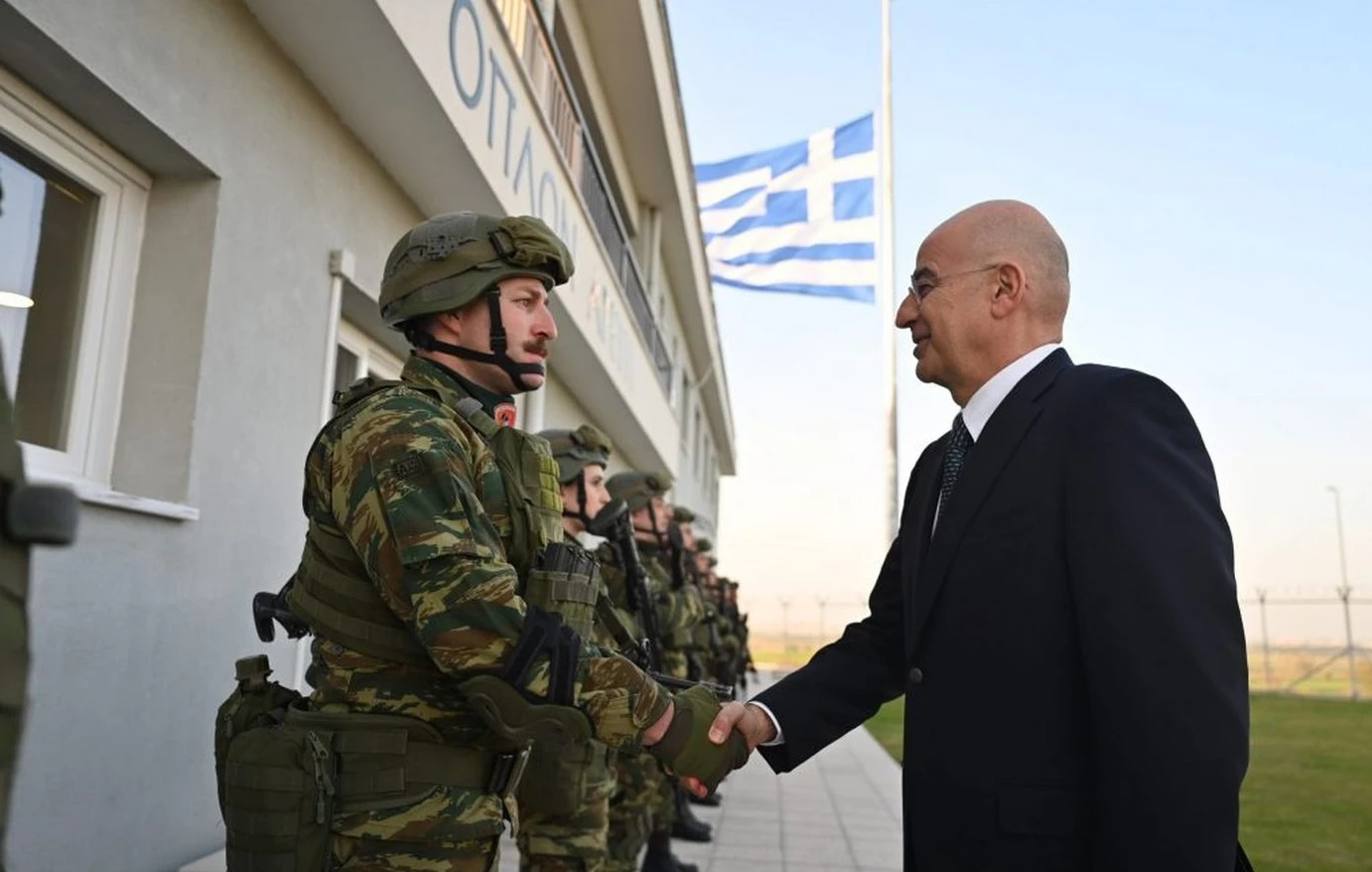 Στον Έβρο ο Δένδιας – Επισκέφθηκε επιτηρητικό φυλάκιο και παρακολούθησε την Ακολουθία του Επιταφίου στην Ορεστιάδα